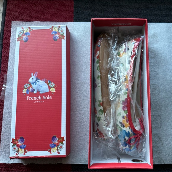 French Sole Floral Ballet Flat in Canvas * Like NEW * in US 6/36.5 Made in Spain - Picture 2 of 10